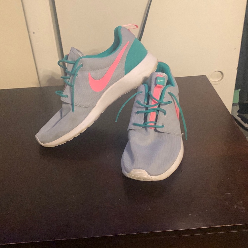 Nike Roshe size 10
